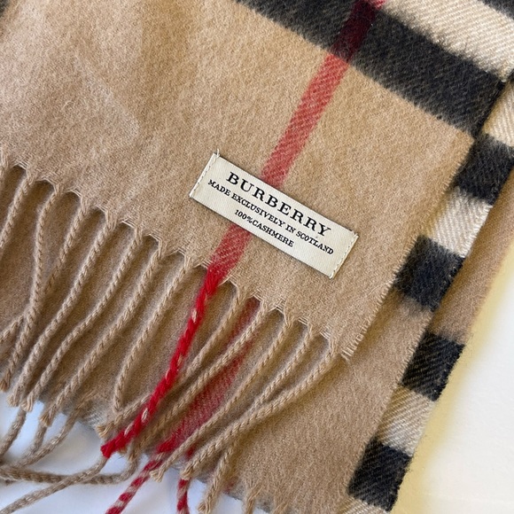Burberry scarf - Picture 2 of 4